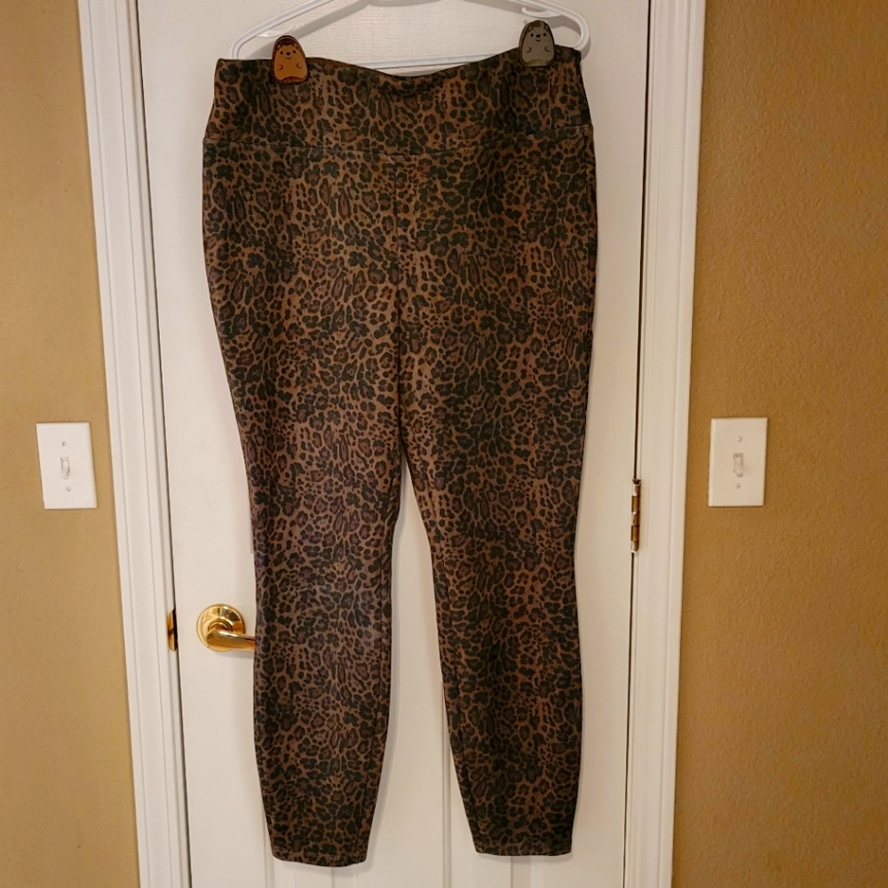 Nine West Leopard Leggings